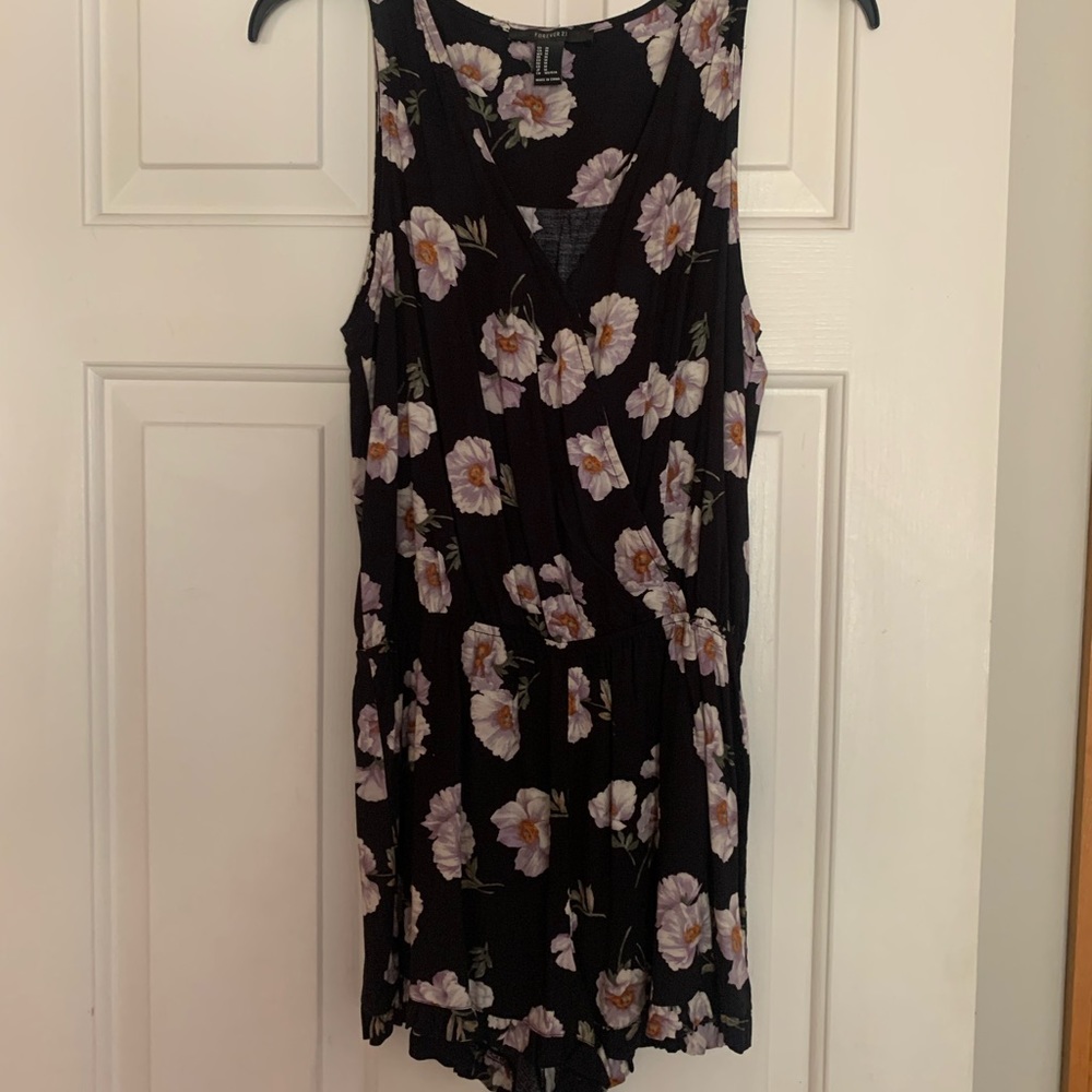FOREVER 21 ROMPER SIZE M